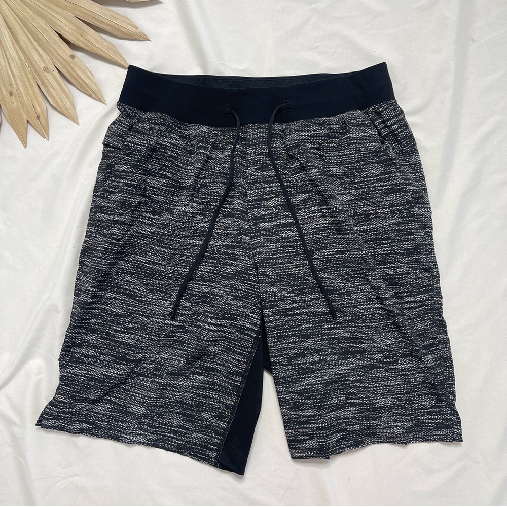 Lululemon Athletica T.H.E. *9" Updated All Court Texture White Black Shorts